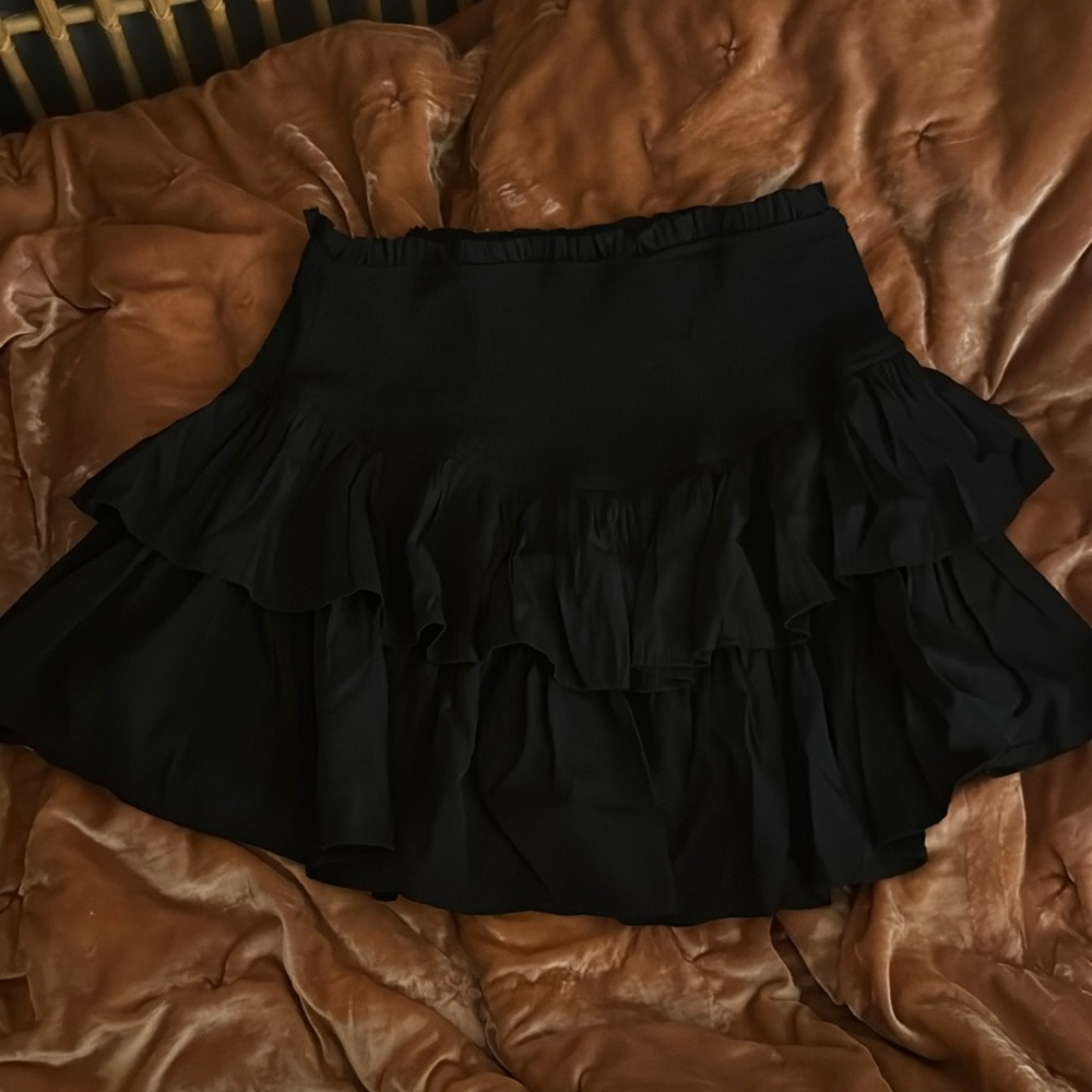 Adorable scrunch waist, appealing on, loose fitting skirt